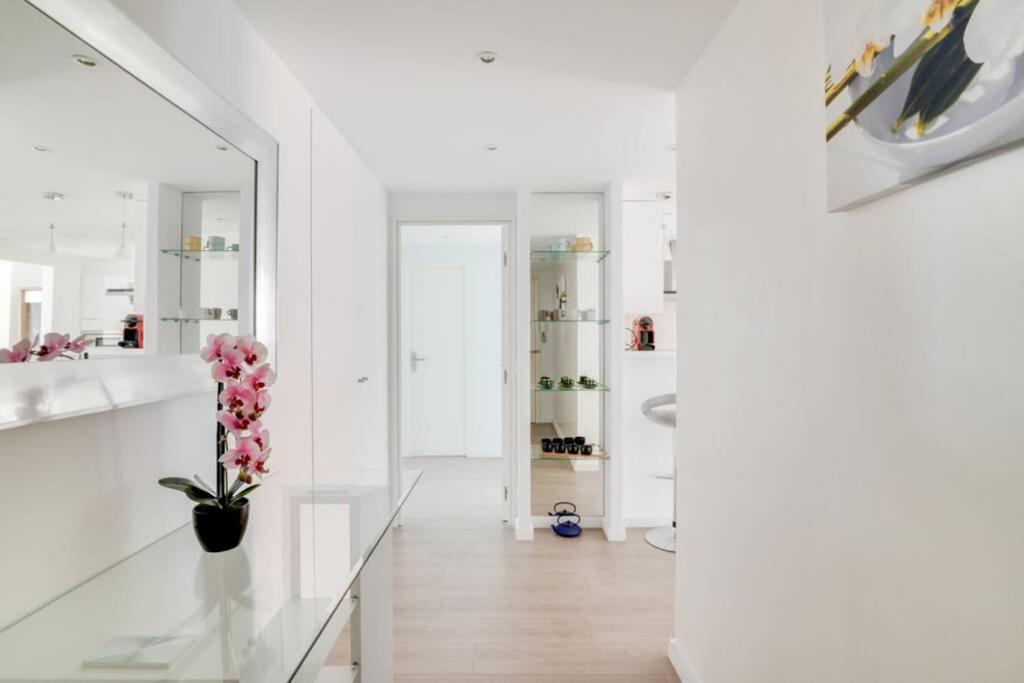 C066-Luxurious Apartment With Sea View - Канны Экстерьер фото